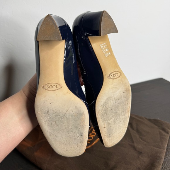 Tods Navy Patent Leather Buckle Heels Italian Made Size 36.5 - Picture 7 of 9